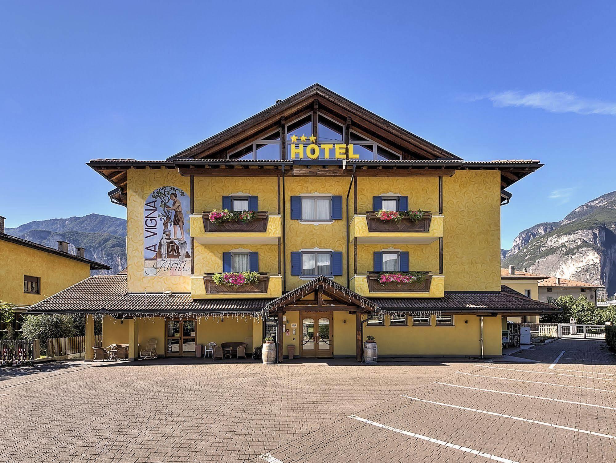 Hotel Garni La Vigna - Adult Friendly San Michele all'Adige Luaran gambar